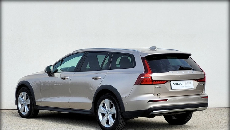 Volvo V60 Cross Country cena 215555 przebieg: 26420, rok produkcji 2023 z Polanica-Zdrój małe 497